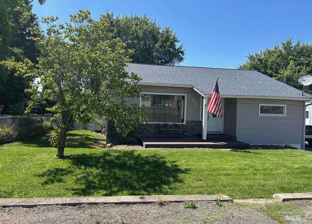Property at 3730 11th St, Lewiston, ID 83501, 4 beds, 2.5 baths