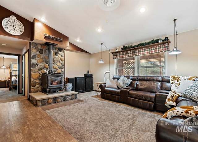 Property at 95 Johnson Crk, Boise, ID 83716, 3 beds, 3 baths