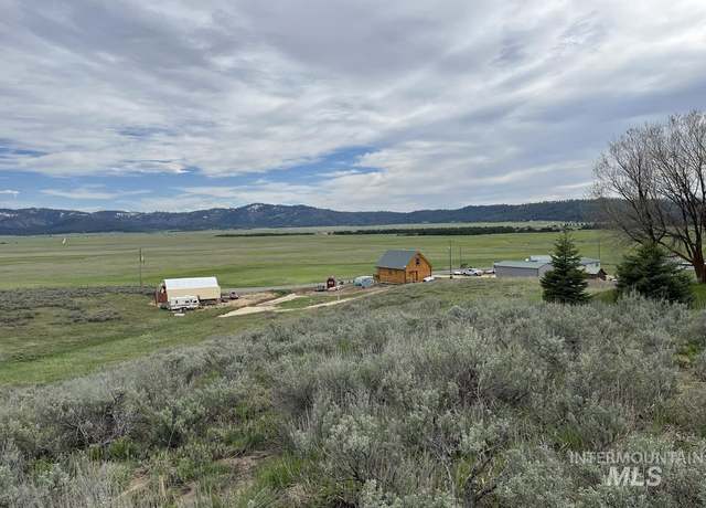 Property at 121 Skidoo Pl, Cascade, ID 83611