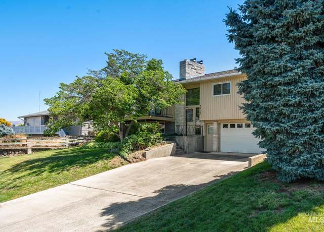 Property at 3213 Meadowlark Dr, Lewiston, ID 83501, 3 beds, 2.5 baths