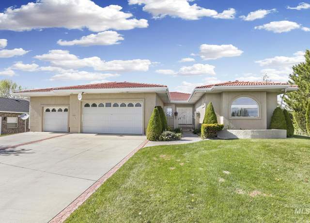 Property at 108 Doral Dr, Jerome, ID 83338, 3 beds, 2.5 baths