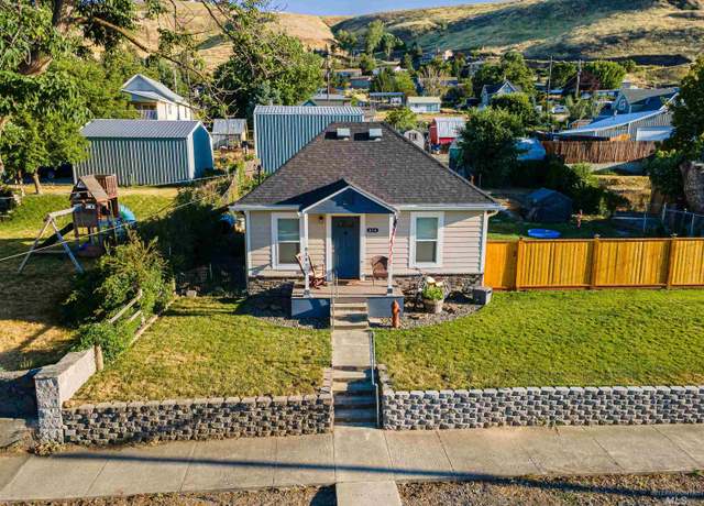 Property at 814 2nd St, Asotin, WA 99402, 2 beds, 1 bath