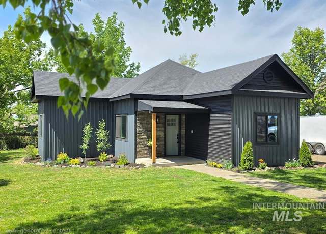 Property at 304 N C St, Grangeville, ID 83530, 3 beds, 1 bath