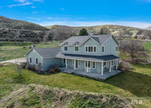 Property at 9731 Bill Burns Rd, Emmett, ID 83617, 3 beds, 2.5 baths