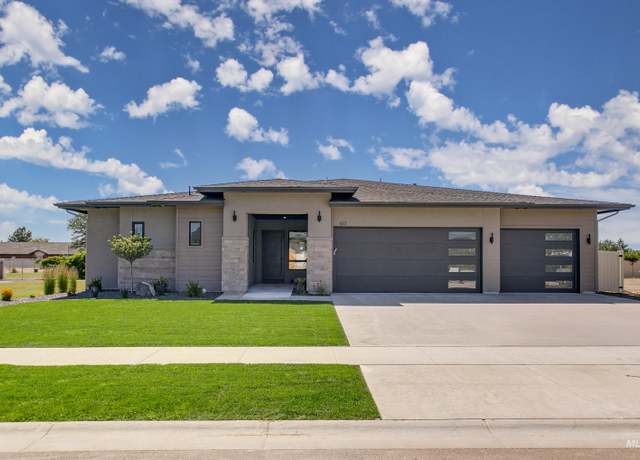 Property at 613 N Creekwater Ave, Eagle, ID 83616, 4 beds, 3 baths