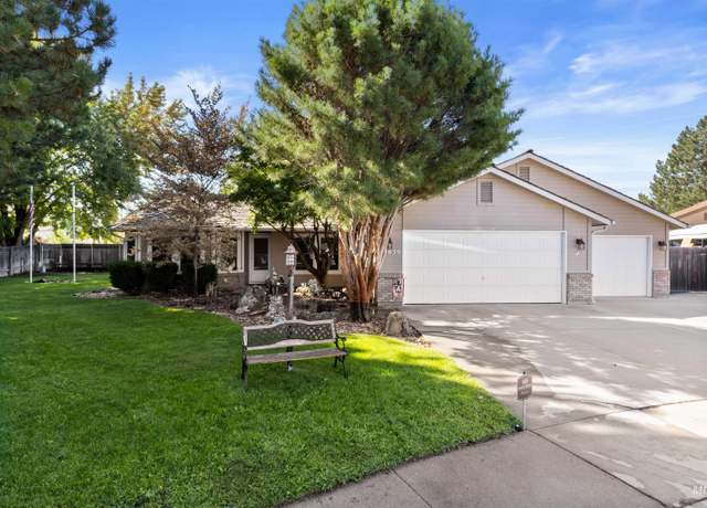 Property at 1639 N Interlachen Way, Meridian, ID 83646-1002, 4 beds, 2 baths