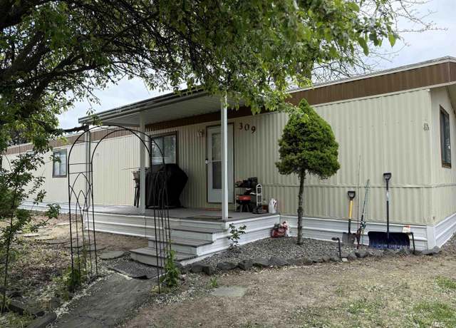Property at 309 NW Park West Dr, Pullman, WA 99163, 3 beds, 2 baths