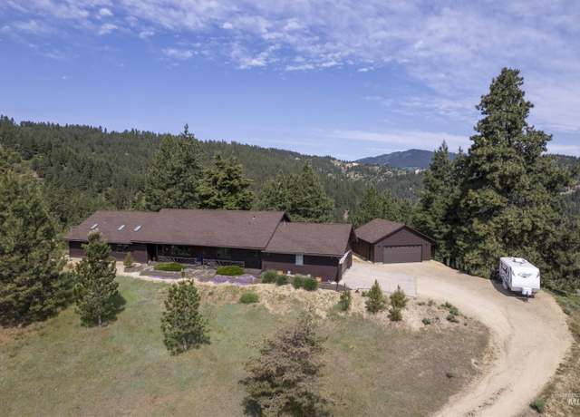 Property at 6 White Tail Run, Boise, ID 83716, 4 beds, 2 baths