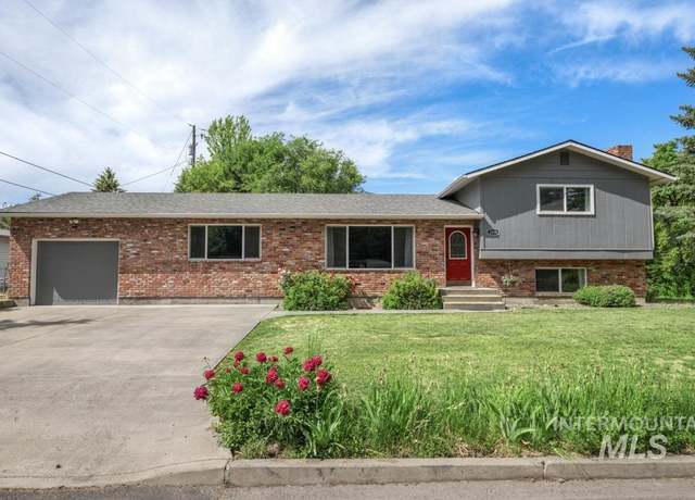 Property at 1808 E E St, Moscow, ID 83843-3234, 4 beds, 2 baths