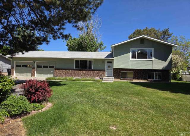 Property at 130 NW Carrie Cir, Mountain Home, ID 83647, 3 beds, 2 baths