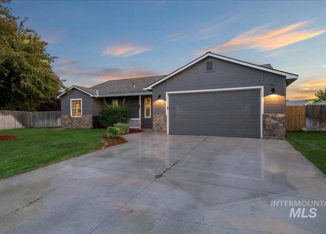 Property at 1451 Chelsey Cir, Mountain Home, ID 83647, 4 beds, 2 baths