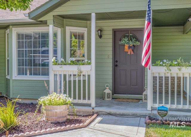 Property at 2087 E Oakridge Ct, Boise, ID 83716-6640, 3 beds, 2 baths