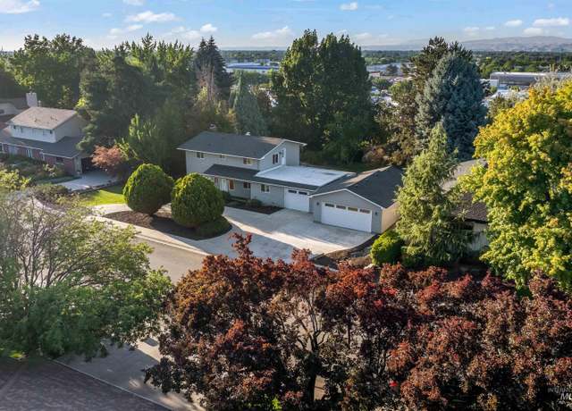 Property at 8478 W Brookview Dr, Boise, ID 83709, 4 beds, 3 baths