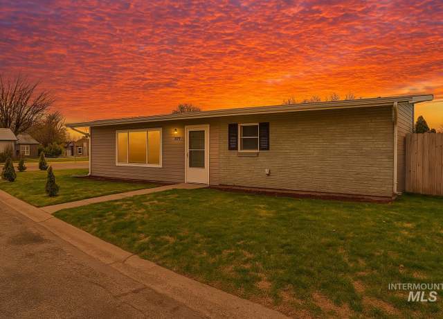 Property at 909 Victoria Ave, Fruitland, ID 83619, 3 beds, 1 bath
