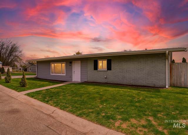 Property at 909 Victoria Ave, Fruitland, ID 83619, 3 beds, 1 bath