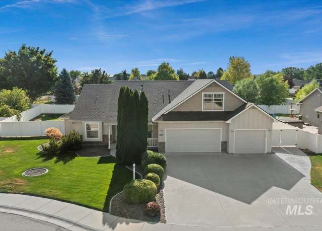 Property at 4128 E Chesapeake Dr, Nampa, ID 83686, 4 beds, 2.5 baths