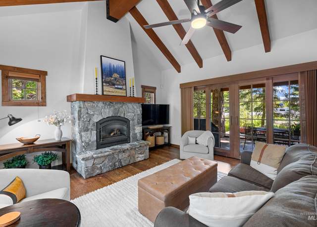 Property at 5 Rock Creek Ct, Donnelly, ID 83615, 2 beds, 2.5 baths