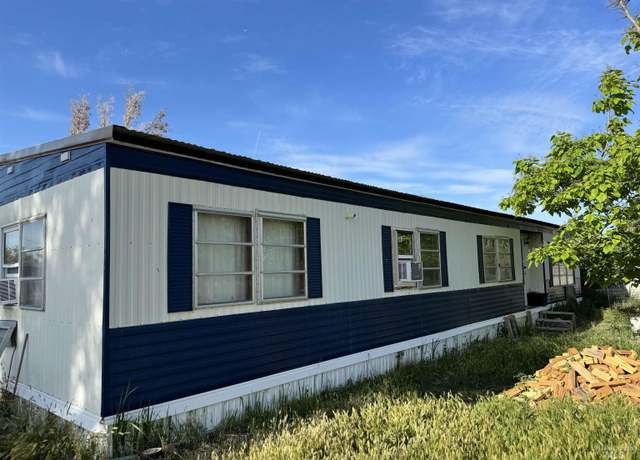 Property at 10674 Lake Shore Dr, Nampa, ID 83686-9325, 2 beds, 2 baths