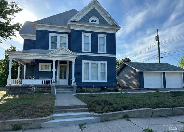 Property at 411 W 3rd St, Weiser, ID 83672, 4 beds, 3 baths