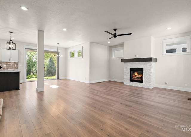 Property at 1948 E Knobcone Dr, Meridian, ID 83642, 3 beds, 2.5 baths