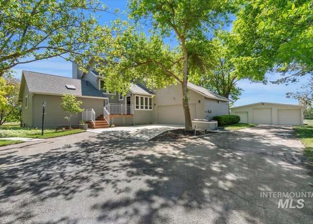 Property at 975 W Meander Ct, Eagle, ID 83616, 4 beds, 3.5 baths