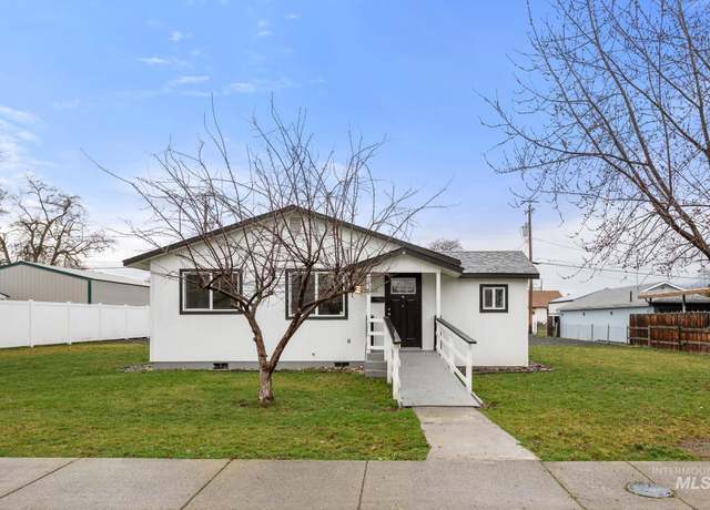 Property at 830 3rd St, Clarkston, WA 99403, 3 beds, 1 bath