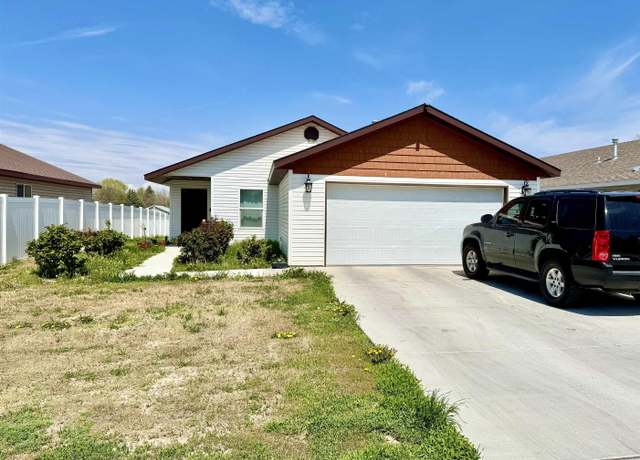Property at 422 W Ave I, Jerome, ID 83338, 3 beds, 2 baths
