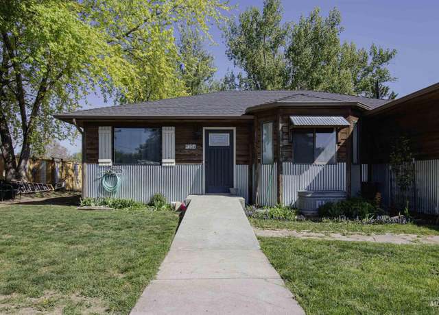 Property at 304 W Elm St, New Plymouth, ID 83655, 3 beds, 2 baths