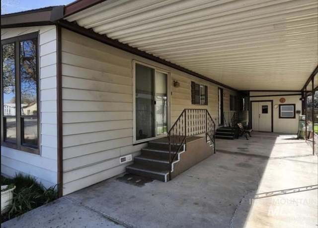 Property at 3400 N Dalton Ln, Boise, ID 83704, 3 beds, 2 baths