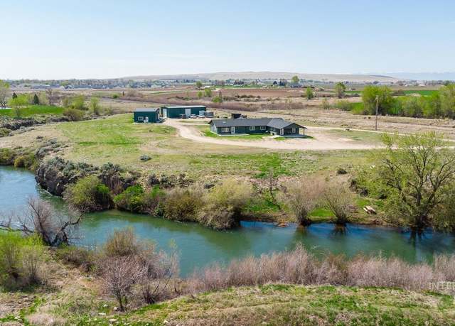 Property at 1300 N Big Tree Ln, Kuna, ID 83634, 4 beds, 3 baths