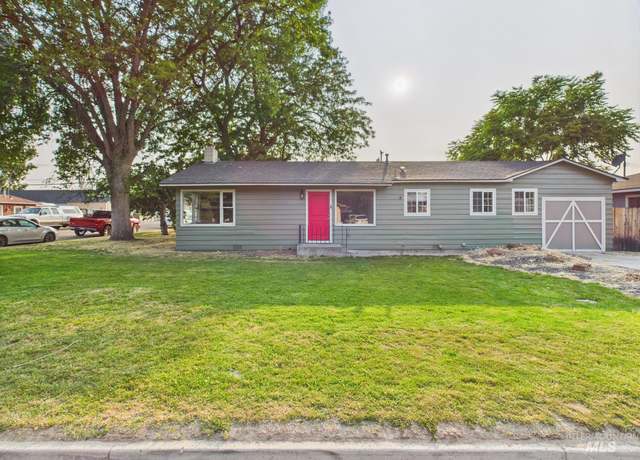 Property at 2624 Iowa Ave, Caldwell, ID 83605, 4 beds, 2 baths