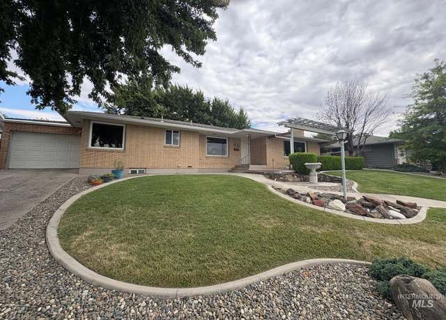 Property at 1615 Prospect Ave, Lewiston, ID 83501, 4 beds, 2.5 baths