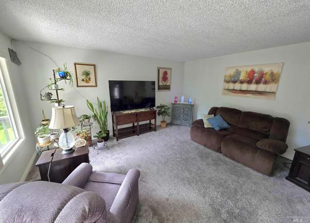 Property at 2390 Rolling Hills Dr, Clarkston, WA 99403, 5 beds, 2 baths