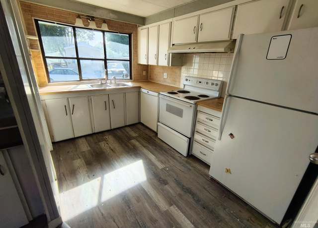Property at 1320 W Flamingo Ave #43, Nampa, ID 83651, 2 beds, 1 bath