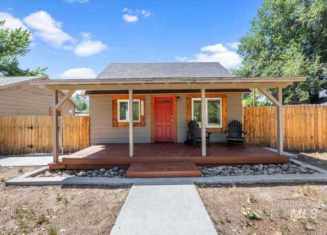 Property at 115 Locust St, Horseshoe Bend, ID 83629, 1 bed, 1 bath