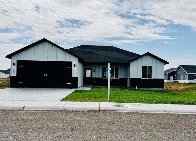 Property at 1501 Parker Dr, Rupert, ID 83350, 3 beds, 2 baths