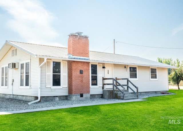Property at 5400 Montour Rd, Emmett, ID 83617, 3 beds, 2 baths