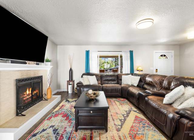 Property at 3510 W Lassen, Boise, ID 83703-4737, 5 beds, 3 baths