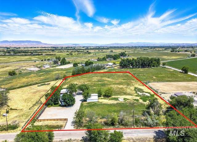 Property at 2712 Little Rock Rd, Emmett, ID 83617, 3 beds, 2 baths