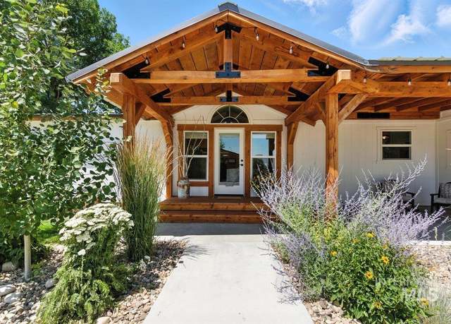 Property at 2712 Little Rock Rd, Emmett, ID 83617, 3 beds, 2 baths