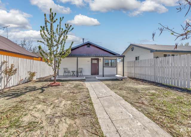 Property at 207 Park Ave, Nyssa, OR 97913, 3 beds, 2 baths