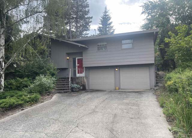 Property at 833 N Cleveland St, Moscow, ID 83843, 4 beds, 3 baths