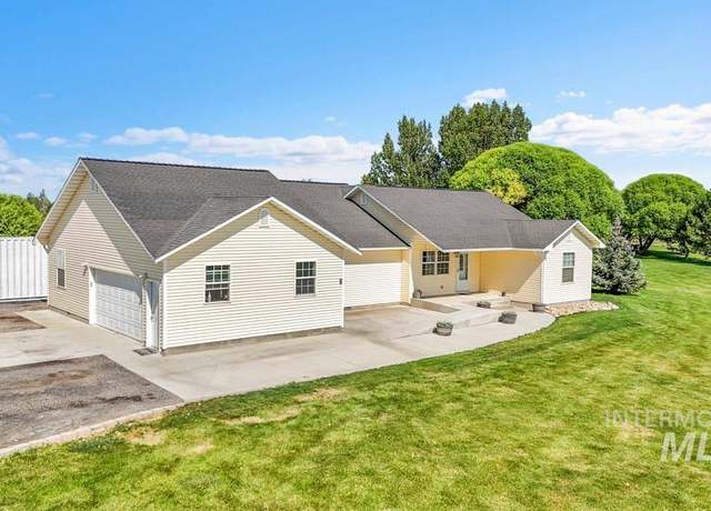 Property at 4048 N 1450 E, Buhl, ID 83301, 4 beds, 2 baths