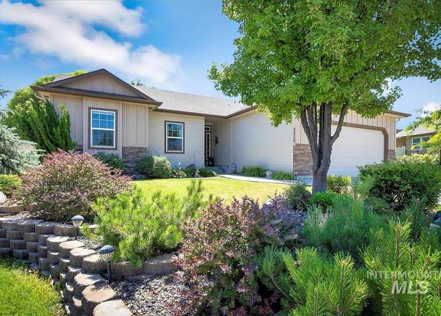 Property at 2026 S Sandcrest Loop, Nampa, ID 83686, 4 beds, 2 baths