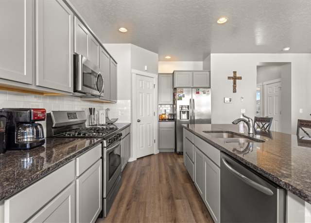Property at 1417 Scranton Ave, Caldwell, ID 83605-6167, 4 beds, 2.5 baths