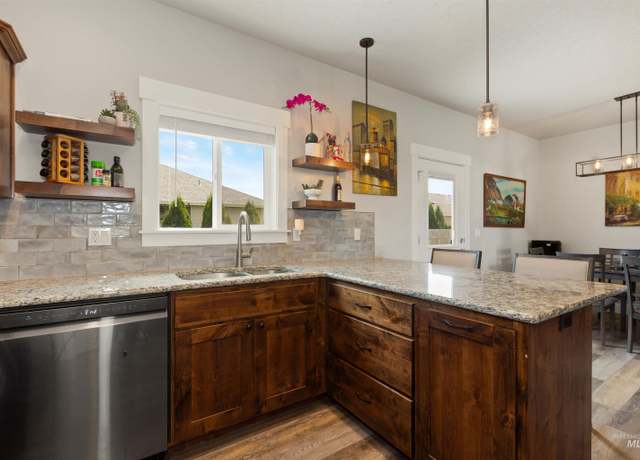 Property at 202 E Leon St, New Plymouth, ID 83655-5543, 3 beds, 2 baths