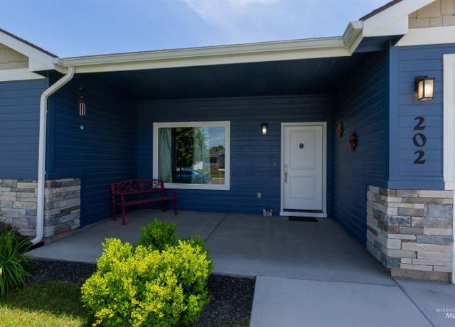 Property at 202 E Leon St, New Plymouth, ID 83655-5543, 3 beds, 2 baths