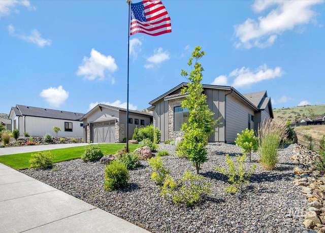 Property at 18015 N Burnt Car Pl, Eagle, ID 83714, 3 beds, 2 baths