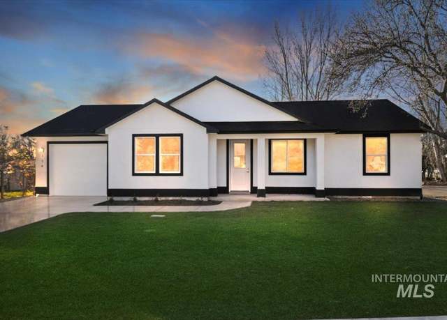 Property at 114 3rd St, Middleton, ID 83644, 3 beds, 2 baths