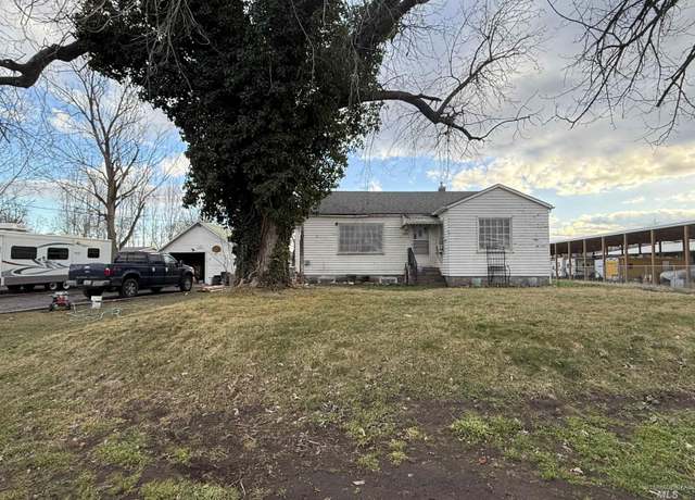 Property at 1333 Fair St, Clarkston, WA 99403, 4 beds, 1 bath